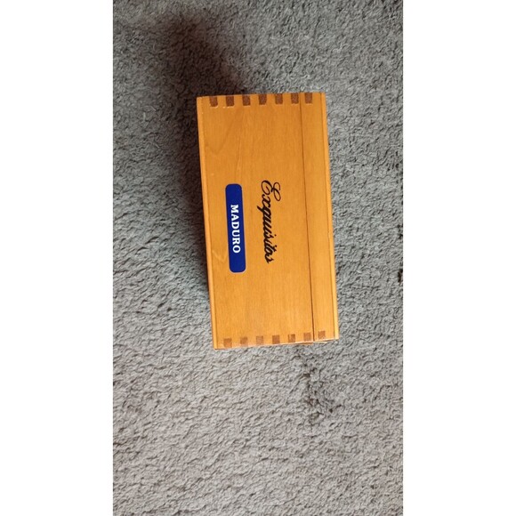 Exquisitos ARTURO FUENTE Wooden Cigar Box - Imported Dominican Republic - EMPTY - Picture 5 of 9